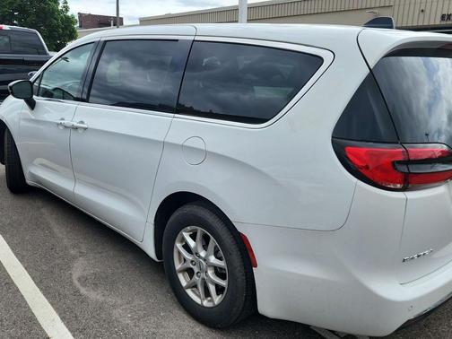 Bright White Clearcoat 2025 Chrysler Pacifica L