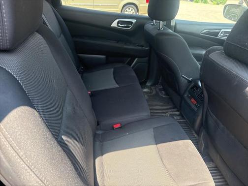 2017 Nissan Pathfinder SV