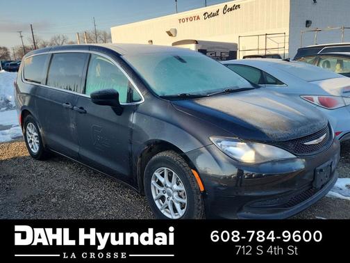 2022 Chrysler Voyager LX