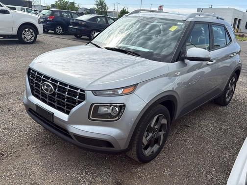 Shimmering Silver 2024 Hyundai VENUE SEL