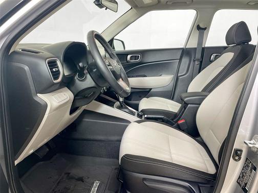 Shimmering Silver 2024 Hyundai VENUE SEL