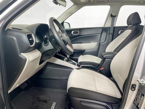 Shimmering Silver 2024 Hyundai VENUE SEL