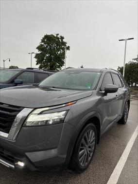 2022 Nissan Pathfinder SL 4WD