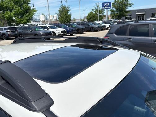 Crystal White Pearl 2025 Subaru Outback Onyx Edition XT
