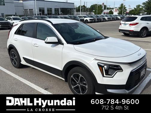 Snow White Pearl 2025 Kia Niro EX