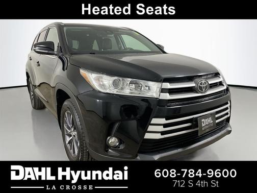 Midnight Black Metallic 2017 Toyota Highlander XLE