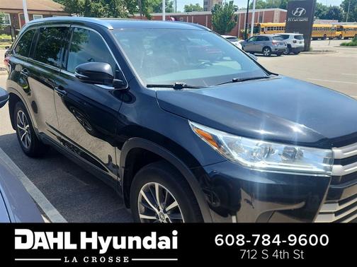 Midnight Black Metallic 2017 Toyota Highlander XLE