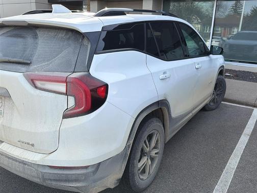 Summit White 2022 GMC Terrain AWD AT4