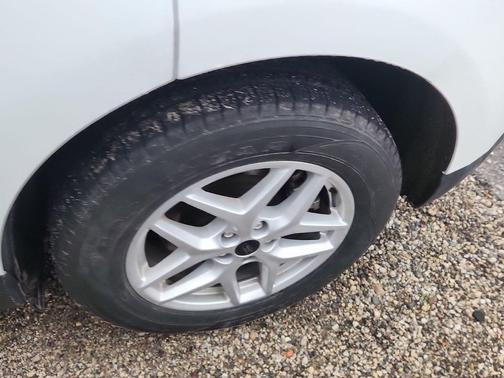 Oxford White 2024 Ford Edge SEL