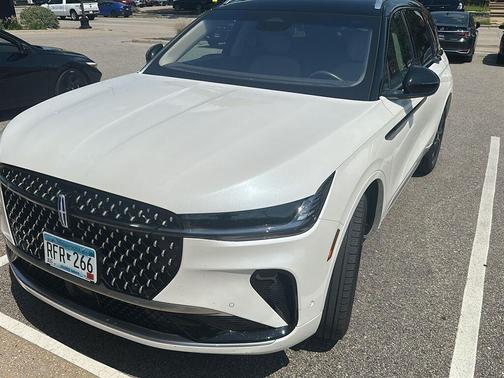 White Platinum Metallic Tri-Coat 2024 Lincoln Nautilus Reserve