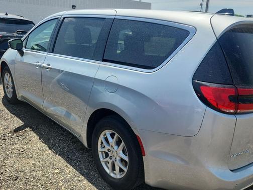 Silver Mist Clearcoat 2024 Chrysler Pacifica Touring L