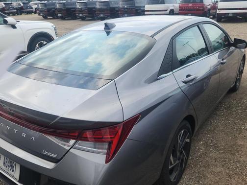 Fluid Metal 2024 Hyundai ELANTRA Limited