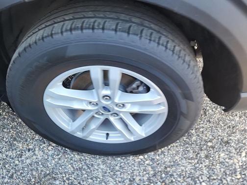 Agate Black Metallic 2024 Ford Explorer XLT