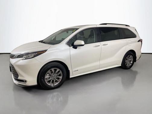 2021 Toyota Sienna XLE 7 Passenger