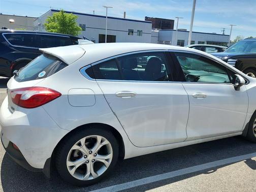 Summit White 2017 Chevrolet Cruze Premier