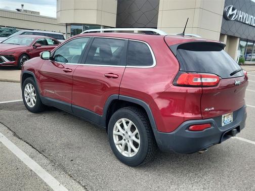 Deep Cherry Red Crystal Pearlcoat 2016 Jeep Cherokee Latitude
