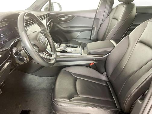 Mythos Black Metallic 2025 Audi Q7 55 Premium Plus