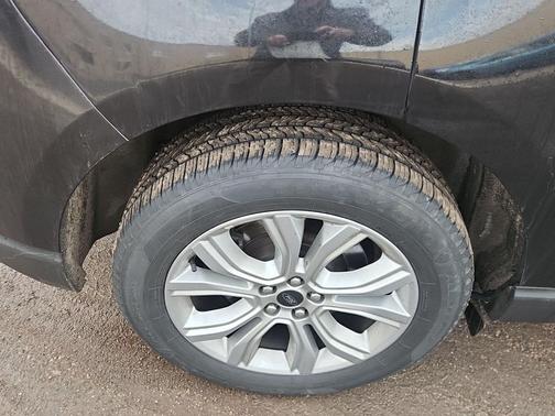 2023 Ford Edge Titanium