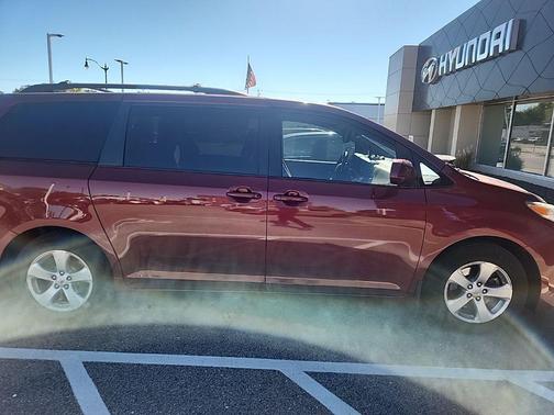 2016 Toyota Sienna LE