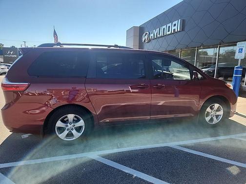 2016 Toyota Sienna LE
