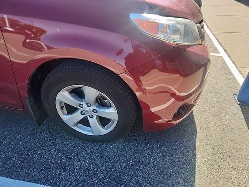 2016 Toyota Sienna LE