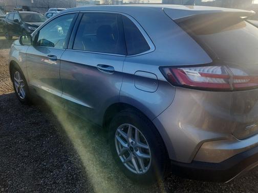 Iconic Silver 2024 Ford Edge SEL