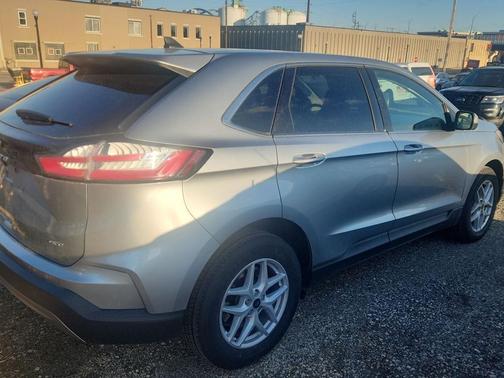 Iconic Silver 2024 Ford Edge SEL
