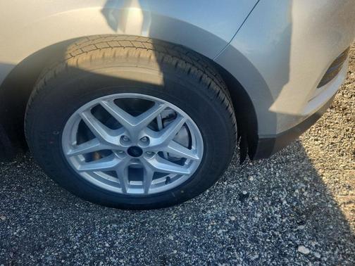 Iconic Silver 2024 Ford Edge SEL