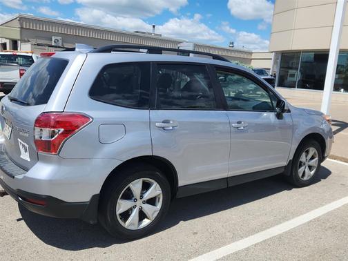 Ice Silver Metallic 2016 Subaru Forester 2.5i Premium