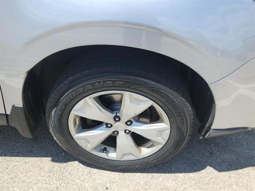 Ice Silver Metallic 2016 Subaru Forester 2.5i Premium