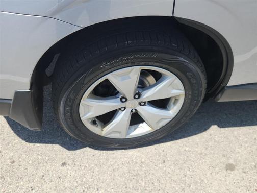 Ice Silver Metallic 2016 Subaru Forester 2.5i Premium