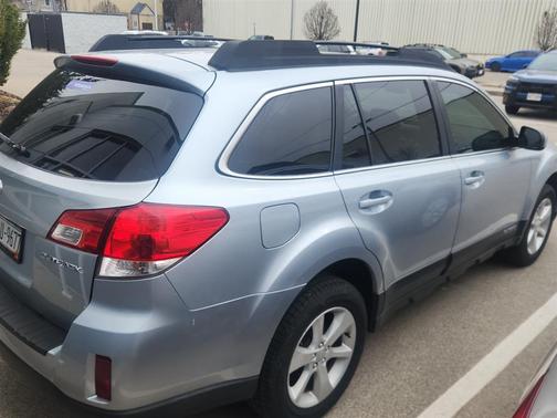 Ice Silver Metallic 2013 Subaru Outback 2.5i Premium