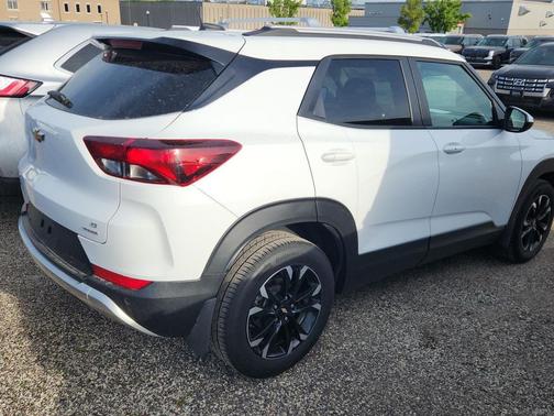 Summit White 2022 Chevrolet Trailblazer LT