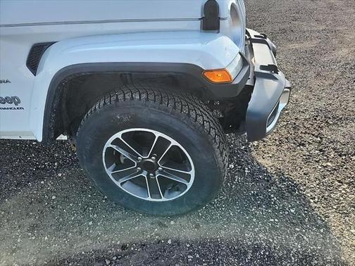 2023 Jeep Wrangler 4-Door Sahara