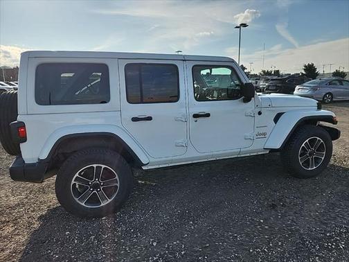 2023 Jeep Wrangler 4-Door Sahara