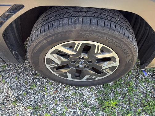Magnetite Gray Metallic 2025 Subaru Forester Base