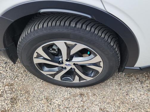 Crystal White Pearl 2020 Subaru Outback Touring