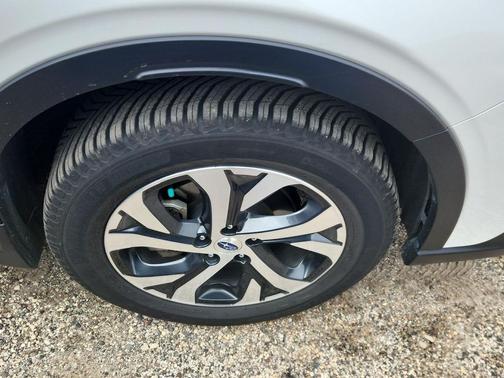 Crystal White Pearl 2020 Subaru Outback Touring