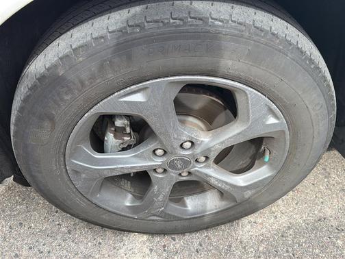 Star White Metallic Tri-Coat 2024 Ford Escape ST-Line Select