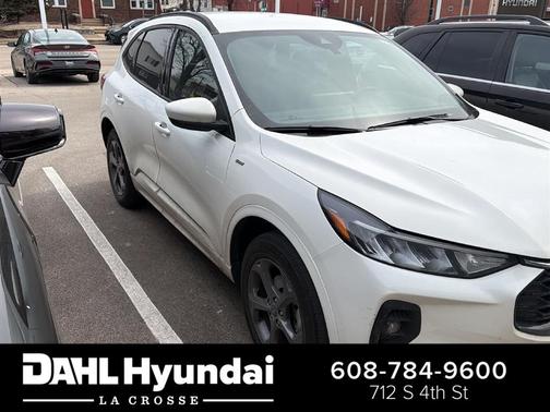 Star White Metallic Tri-Coat 2024 Ford Escape ST-Line Select