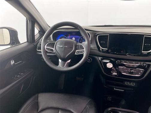 Ceramic Gray Clearcoat 2025 Chrysler Pacifica L