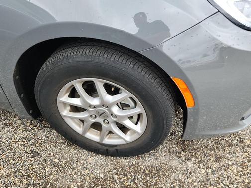 Ceramic Gray Clearcoat 2025 Chrysler Pacifica L