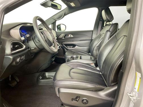 Ceramic Gray Clearcoat 2025 Chrysler Pacifica L