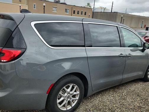 Ceramic Gray Clearcoat 2025 Chrysler Pacifica L