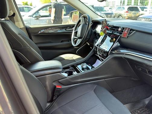 Baltic Gray Metallic Clearcoat 2022 Jeep Grand Cherokee L Laredo