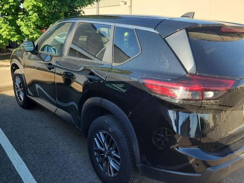 Super Black 2024 Nissan Rogue S