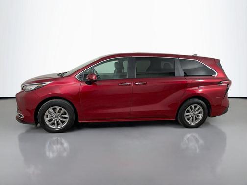 2022 Toyota Sienna XLE 7 Passenger