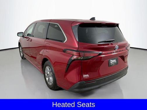 2022 Toyota Sienna XLE 7 Passenger