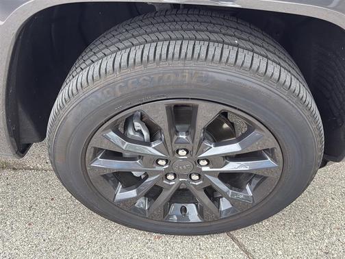 Baltic Gray Metallic Clearcoat 2026 Jeep Grand Cherokee Limited