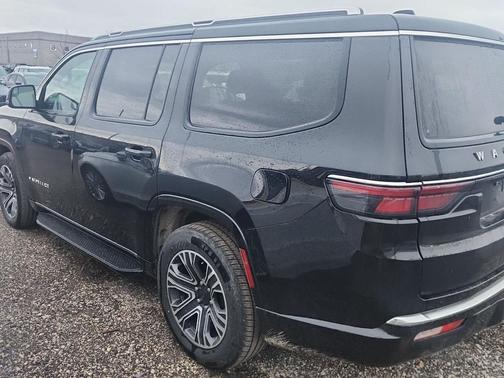 Diamond Black Crystal Pearlcoat 2024 Jeep Wagoneer Series II 4x4